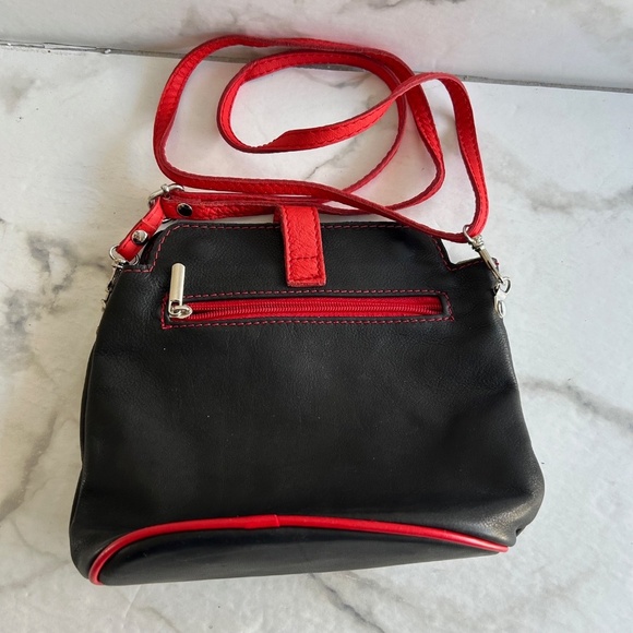 Primo Sacchi Women's black and red leather crossbody bag, adjustable strap - Picture 8 of 9